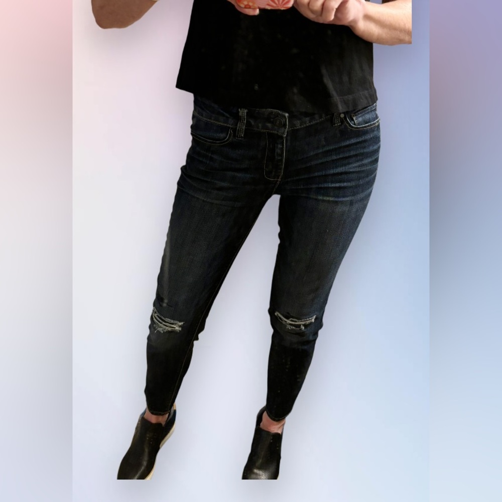 WHITE HOUSE BLACK MARKET JEANS SIZE 2